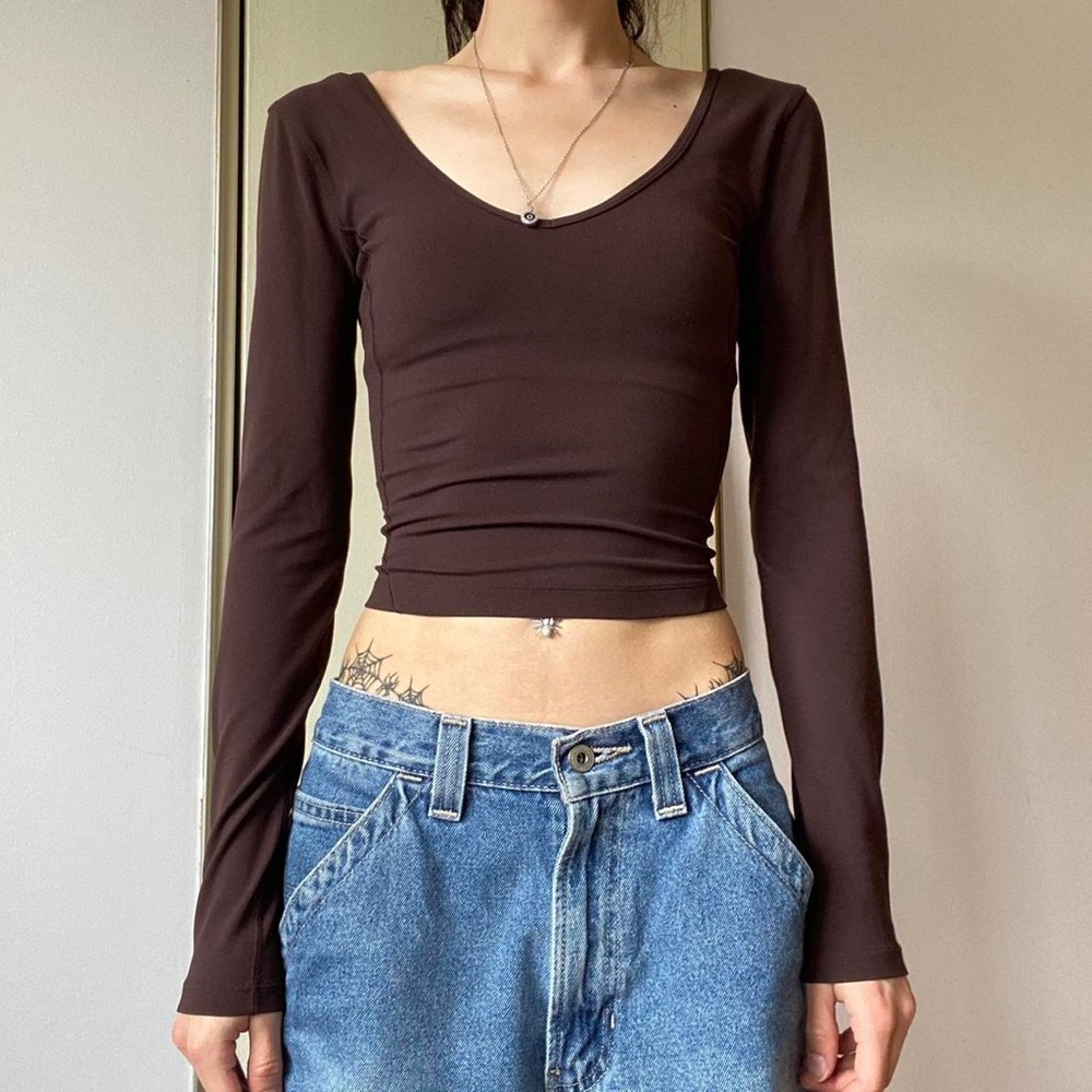 ✨Lululemon Athletica Long Sleeve Crop Top✨ - Picture 2 of 6